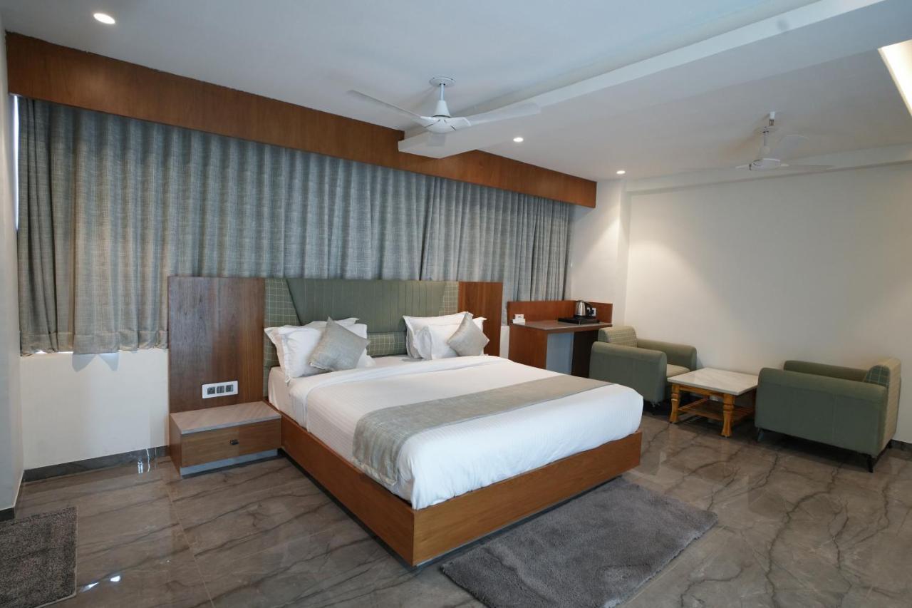 Rds Hotel Ahmedabad Exterior foto